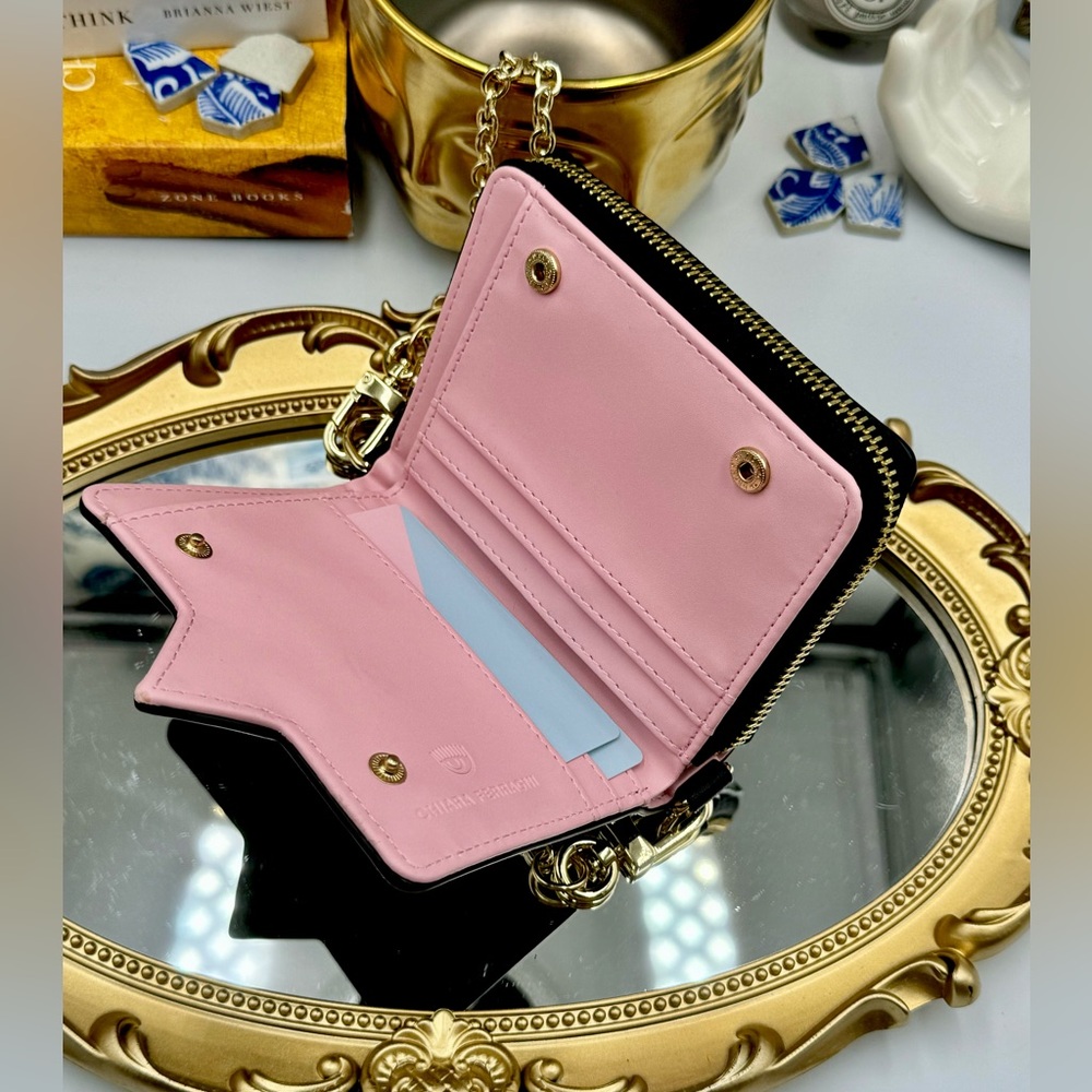 🆕 CHIARA FERRAGNI 🧿 BNIB Eyelike Motif Chain Linked Wallet - Black - WOC - Picture 10 of 16